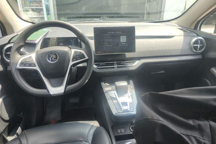 Used BYD Yuan New Energy 2019 EV535 Smart Connect Trendsetting Model Center Console