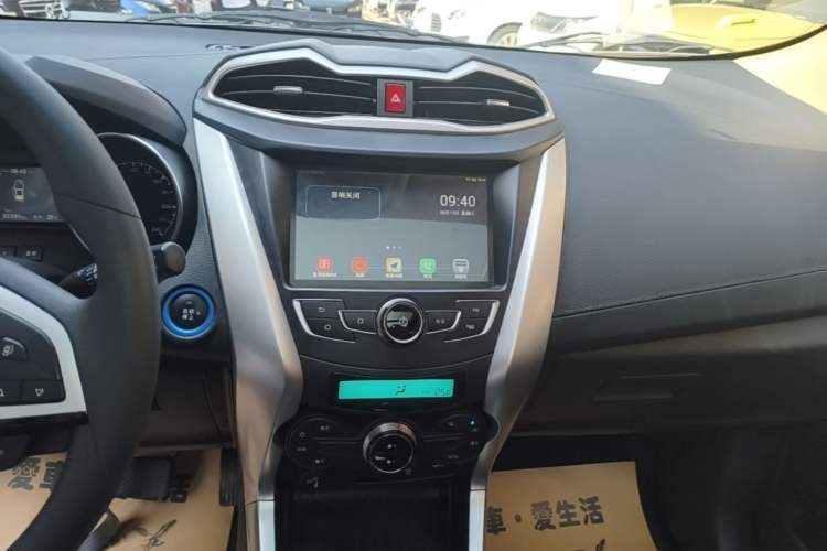 Used BYD Yuan New Energy 2019 EV360 Smart Connect Leading Model Audio And AC Panel