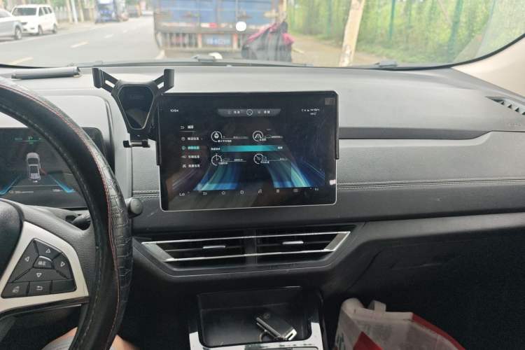 Used BYD Yuan New Energy 2019 EV535 Smart Connect Trendsetting Model Audio And AC Panel