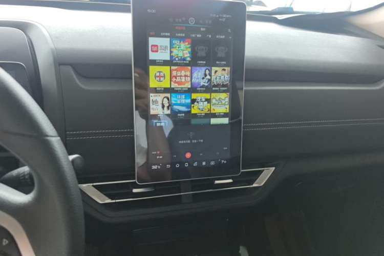 Used BYD Yuan New Energy 2019 EV535 Smart Connect Trendsetting Model Audio And AC Panel