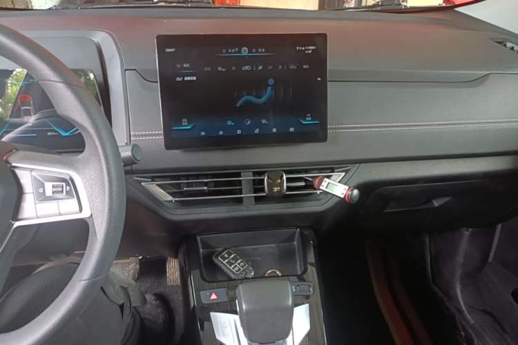 Used BYD Yuan New Energy 2019 EV360 Smart Connect Enjoyment Model Audio And AC Panel