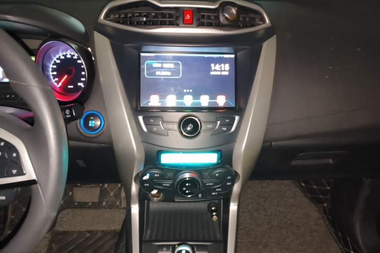 Used BYD Yuan New Energy 2019 EV360 Smart Connect Elite Model Audio And AC Panel