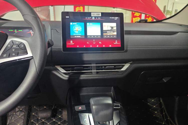 Used BYD Yuan New Energy 2019 EV360 Smart Connect Luxurious Model Audio And AC Panel