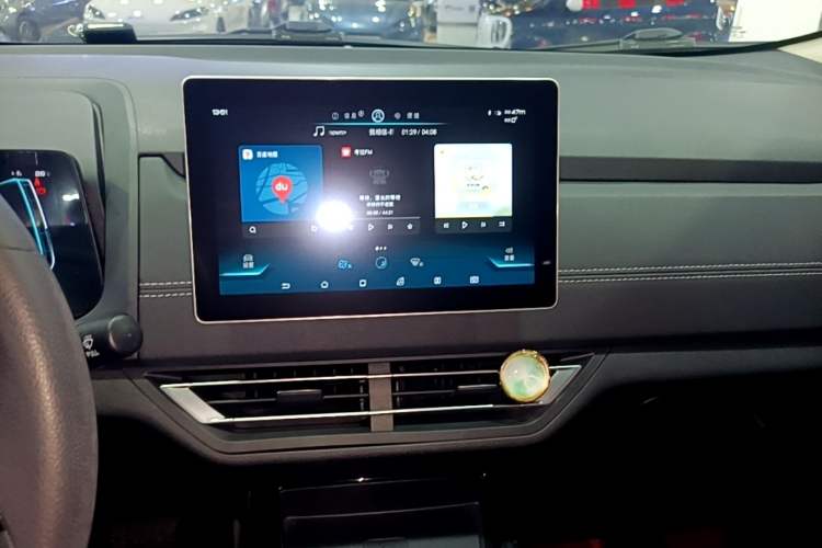 Used BYD Yuan New Energy 2019 EV535 Smart Connect Trendsetting Model Audio And AC Panel