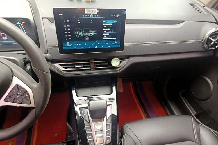 Used BYD Yuan New Energy 2019 EV535 Smart Connect Trendsetting Model Audio And AC Panel