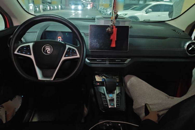 Used BYD Yuan New Energy 2019 EV360 Smart Connect Luxurious Model Center Console