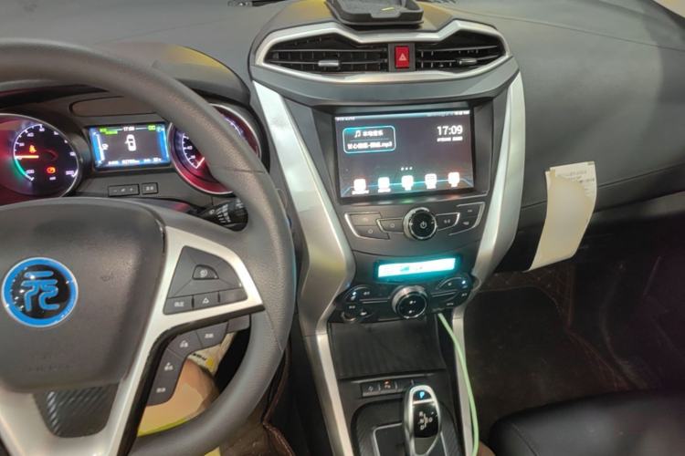 Used BYD Yuan New Energy 2019 EV360 Smart Connect Leading Model Center Console