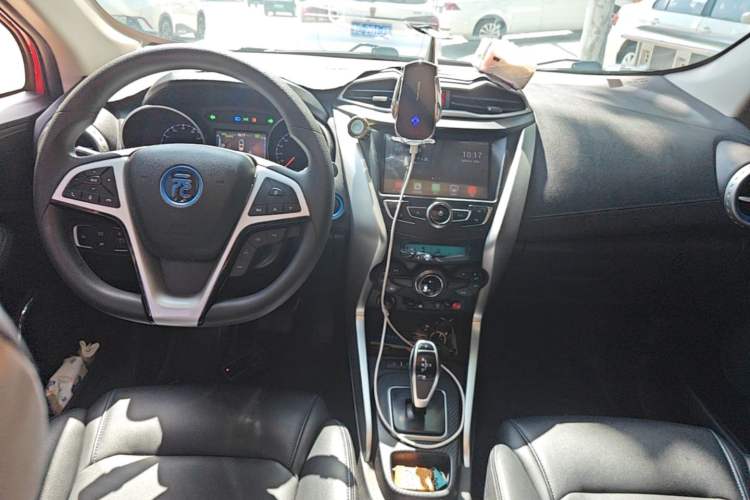 Used BYD Yuan New Energy 2019 EV360 Smart Connect Leading Model Center Console