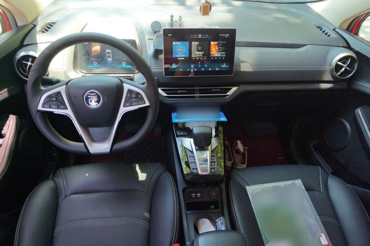 Used BYD Yuan New Energy 2019 EV360 Smart Connect Luxurious Model Center Console