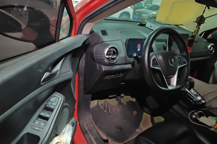 Used BYD Yuan New Energy 2019 EV360 Smart Connect Luxurious Model Driver Seat