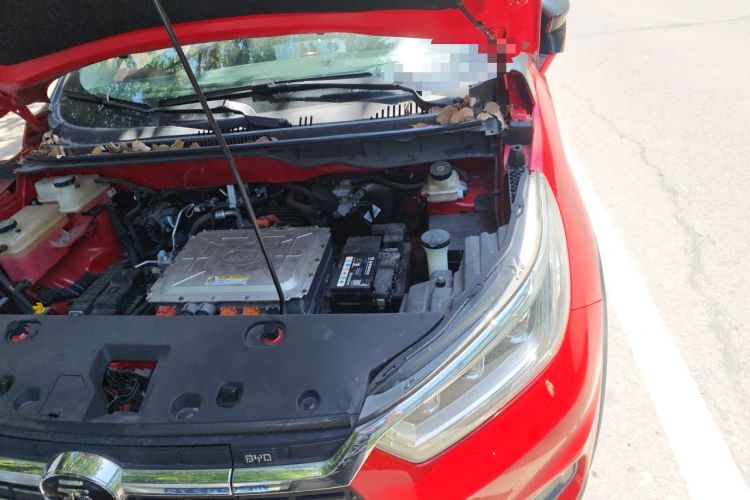 Used BYD Yuan New Energy 2019 EV360 Smart Connect Luxurious Model Engine Bay Left