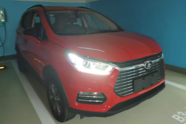 Used BYD Yuan New Energy 2019 EV360 Smart Connect Elite Model Front Right 45 Deg