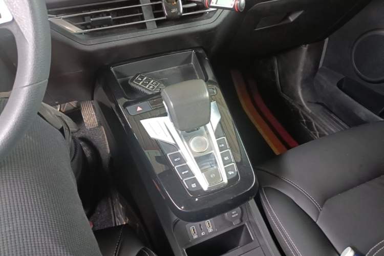 Used BYD Yuan New Energy 2019 EV360 Smart Connect Enjoyment Model Gear Lever