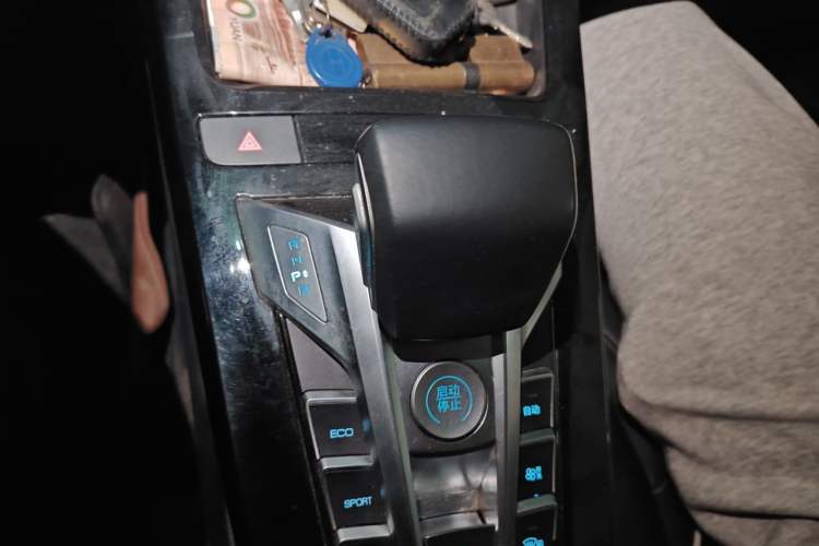 Used BYD Yuan New Energy 2019 EV360 Smart Connect Luxurious Model Gear Lever