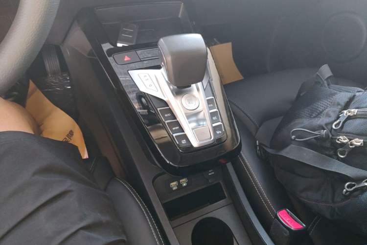 Used BYD Yuan New Energy 2019 EV535 Smart Connect Trendsetting Model Gear Lever