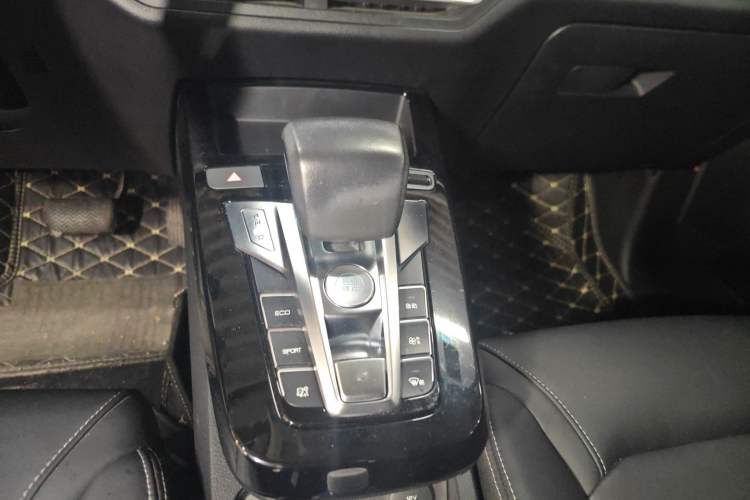 Used BYD Yuan New Energy 2019 EV360 Smart Connect Luxurious Model Gear Lever