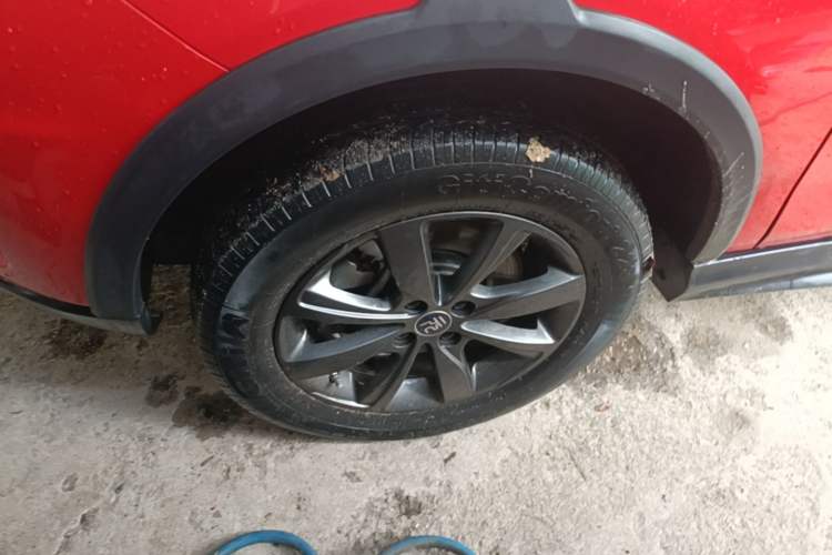 Used BYD Yuan New Energy 2019 EV360 Smart Connect Enjoyment Model Left Front Wheel Hub