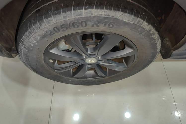 Used BYD Yuan New Energy 2019 EV360 Smart Connect Leading Model Left Front Wheel Hub
