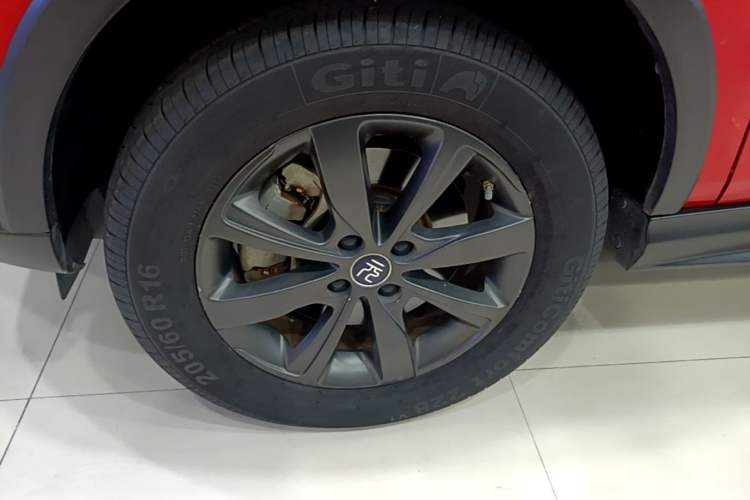 Used BYD Yuan New Energy 2019 EV535 Smart Connect Trendsetting Model Left Front Wheel Hub