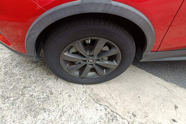 Used BYD Yuan New Energy 2019 EV535 Smart Connect Trendsetting Model Left Front Wheel Hub
