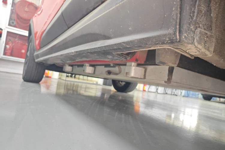 Used BYD Yuan New Energy 2019 EV360 Smart Connect Luxurious Model Left Side Sill