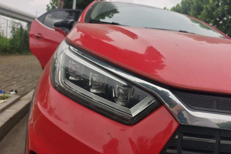 Used BYD Yuan New Energy 2019 EV535 Smart Connect Trendsetting Model Right Front Headlight