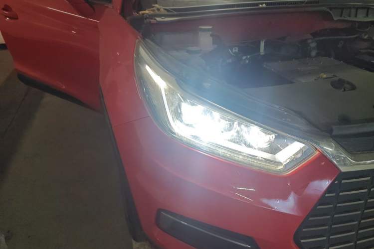 Used BYD Yuan New Energy 2019 EV360 Smart Connect Luxurious Model Right Front Headlight