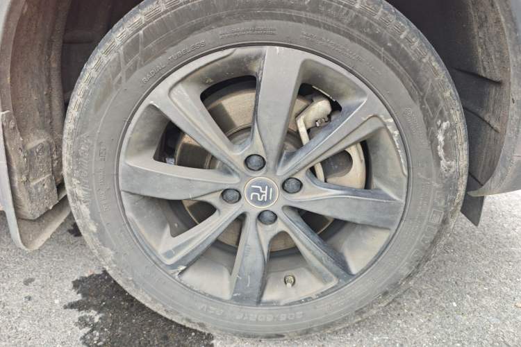 Used BYD Yuan New Energy 2019 EV535 Smart Connect Trendsetting Model Right Front Wheel Hub