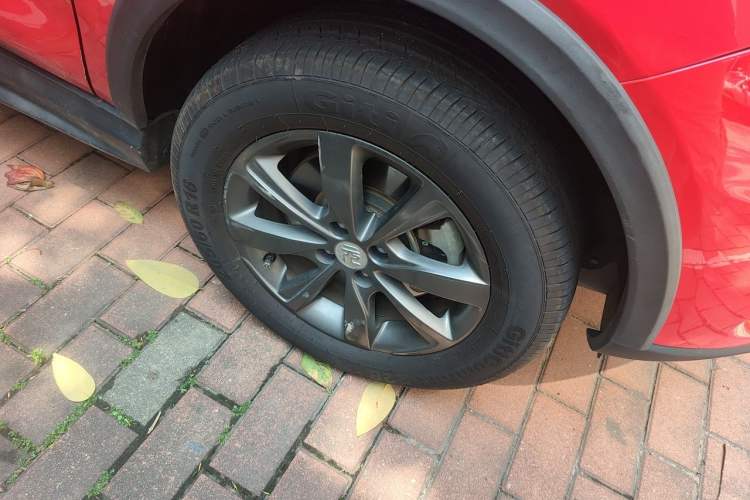 Used BYD Yuan New Energy 2019 EV360 Smart Connect Elite Model Right Front Wheel Hub