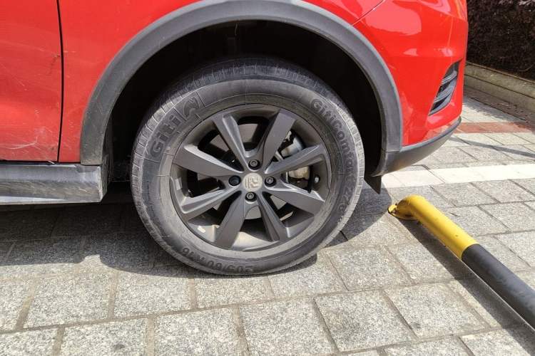 Used BYD Yuan New Energy 2019 EV360 Smart Connect Elite Model Right Front Wheel Hub