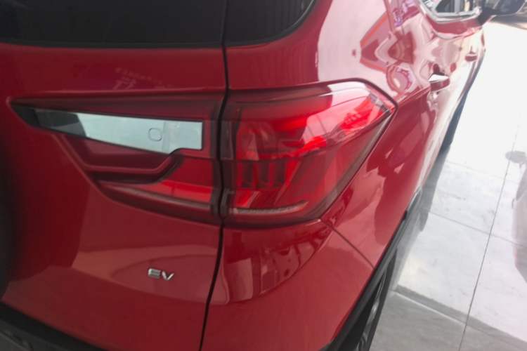 Used BYD Yuan New Energy 2019 EV535 Smart Connect Trendsetting Model Right Rear Taillight
