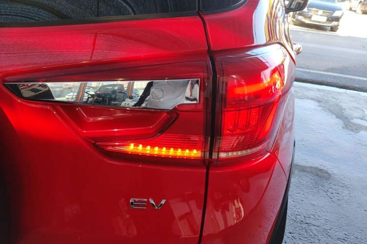 Used BYD Yuan New Energy 2019 EV535 Smart Connect Trendsetting Model Right Rear Taillight