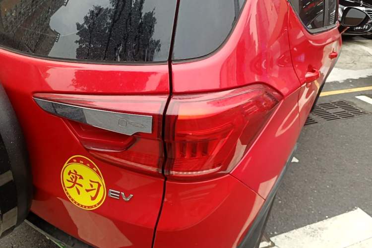 Used BYD Yuan New Energy 2019 EV535 Smart Connect Trendsetting Model Right Rear Taillight