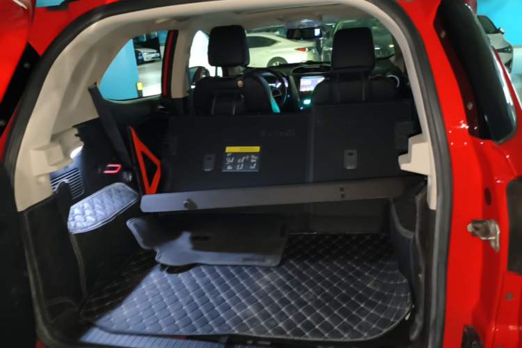 Used BYD Yuan New Energy 2019 EV360 Smart Connect Elite Model Trunk