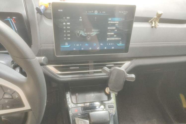 Used BYD Yuan New Energy 2019 EV535 Smart Connect Trendsetting Model Audio And AC Panel