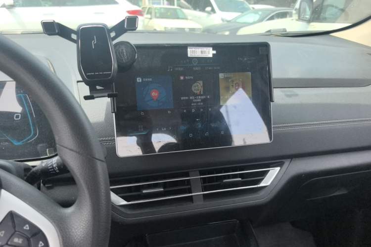 Used BYD Yuan New Energy 2019 EV535 Smart Connect Trendsetting Model Audio And AC Panel