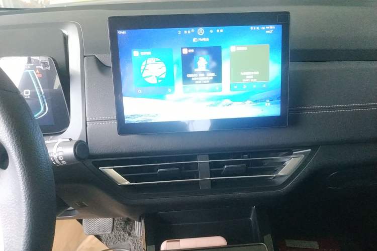 Used BYD Yuan New Energy 2019 EV360 Smart Connect Enjoyment Model Audio And AC Panel