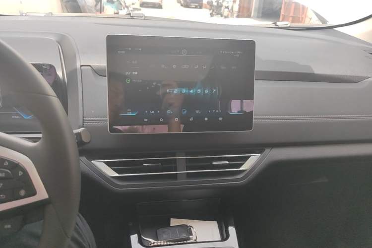 Used BYD Yuan New Energy 2019 EV535 High-Energy Leading Edition Audio And AC Panel
