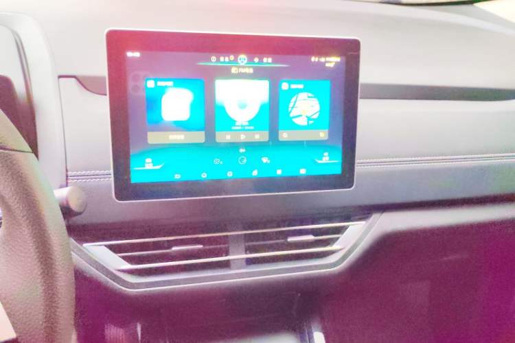 Used BYD Yuan New Energy 2019 EV535 Smart Connect Trendsetting Model Audio And AC Panel