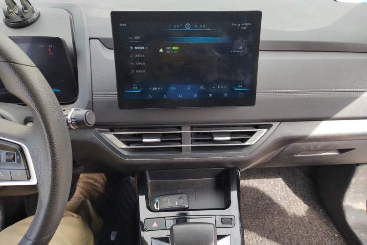 Used BYD Yuan New Energy 2019 EV360 Smart Connect Enjoyment Model Audio And AC Panel