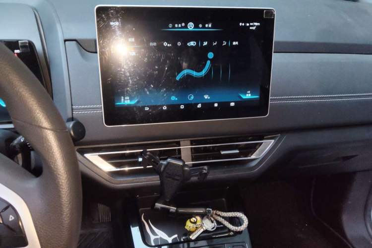 Used BYD Yuan New Energy 2019 EV535 Smart Connect Trendsetting Model Audio And AC Panel