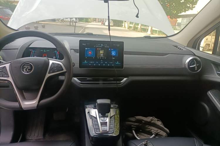 Used BYD Yuan New Energy 2019 EV535 Smart Connect Trendsetting Model Audio And AC Panel