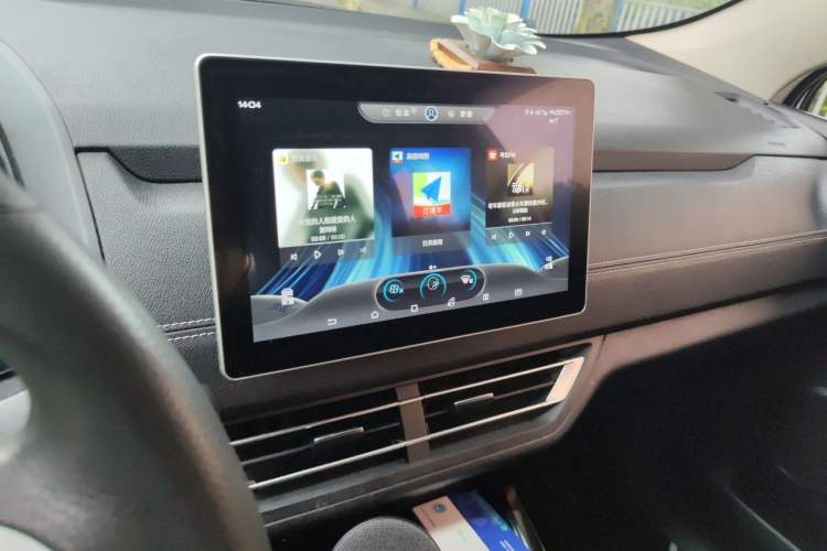 Used BYD Yuan New Energy 2019 EV360 Smart Connect Luxurious Model Audio And AC Panel