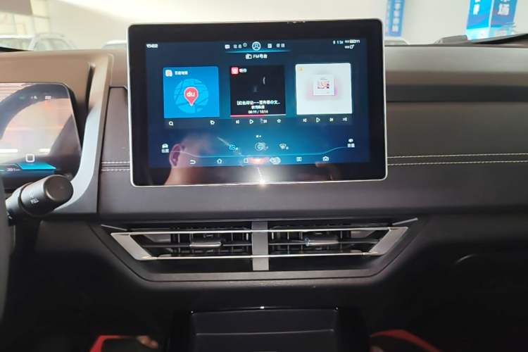 Used BYD Yuan New Energy 2019 EV535 Smart Connect Trendsetting Model Audio And AC Panel