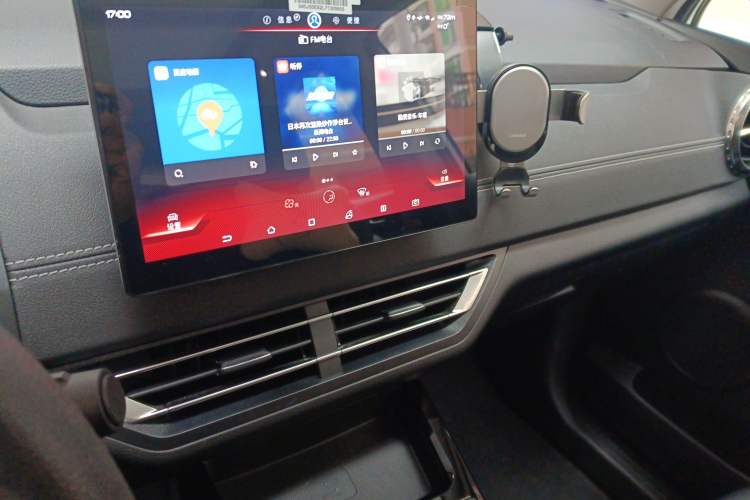 Used BYD Yuan New Energy 2019 EV535 Smart Connect Trendsetting Model Audio And AC Panel