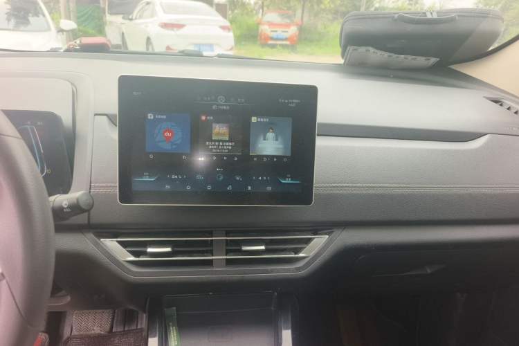 Used BYD Yuan New Energy 2019 EV535 Smart Connect Trendsetting Model Audio And AC Panel