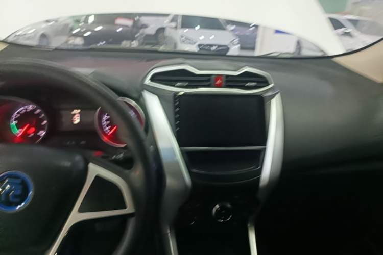 Used BYD Yuan New Energy 2019 EV360 Smart Connect Leading Model Audio And AC Panel