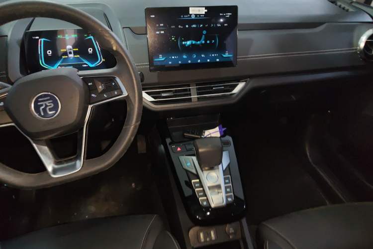 Used BYD Yuan New Energy 2019 EV360 Smart Connect Enjoyment Model Audio And AC Panel