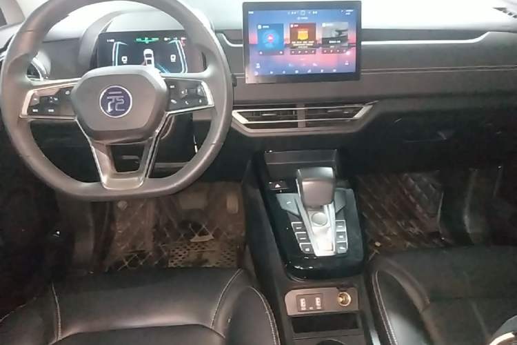 Used BYD Yuan New Energy 2019 EV360 Smart Connect Enjoyment Model Audio And AC Panel