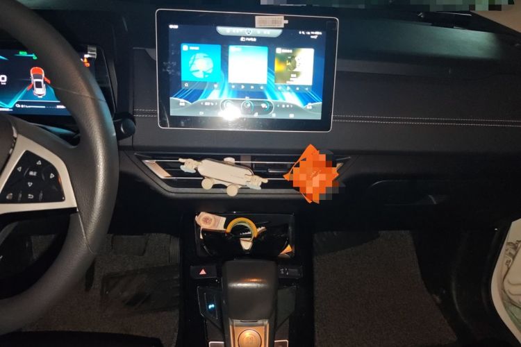 Used BYD Yuan New Energy 2019 EV535 Smart Connect Trendsetting Model Audio And AC Panel